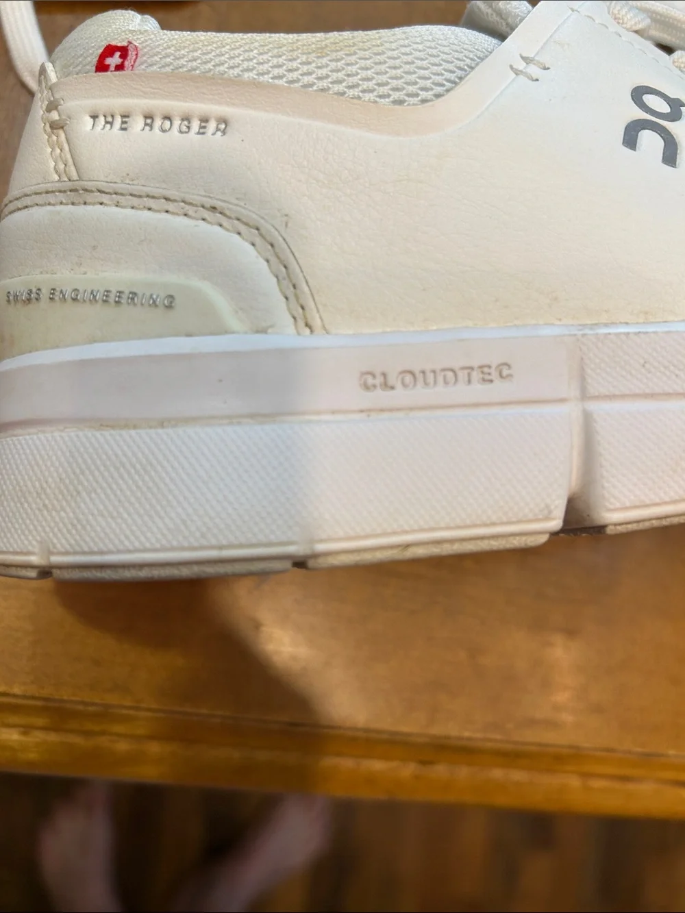 On Running ‘The Roger’ Women’s white Low-Top Sneakers(Roger Federer)Great shoes